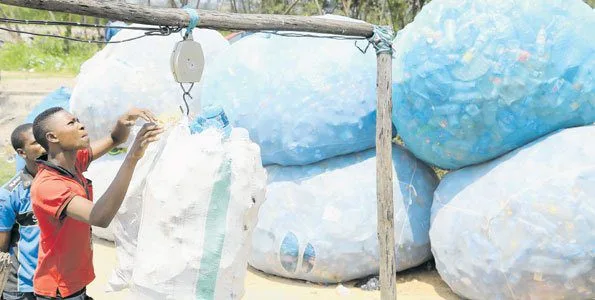 Unaweza kupata Sh 20,000 kwa siku kwa kuuza chupa za plastiki pesatu.co.tz