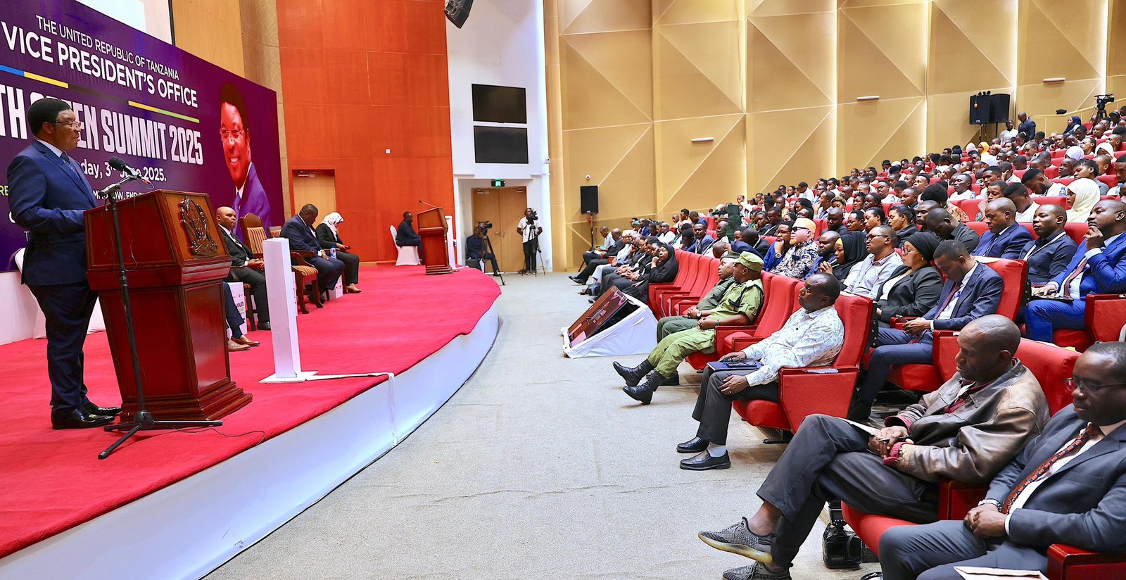 Waziri Mkuu azitaka Halmashauri kuweka vituo vya kuchakata taka 