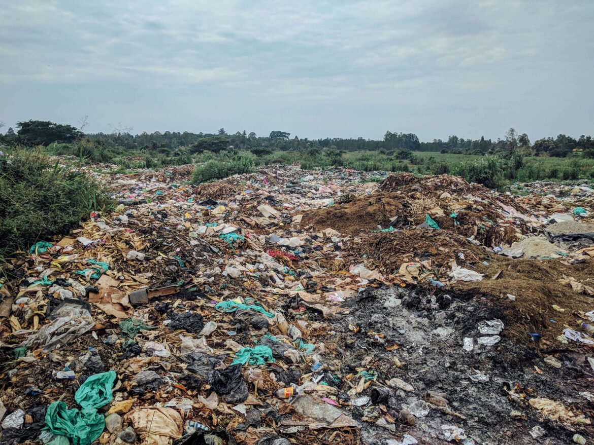 Waziri Mkuu azitaka Halmashauri kuweka vituo vya kuchakata taka.