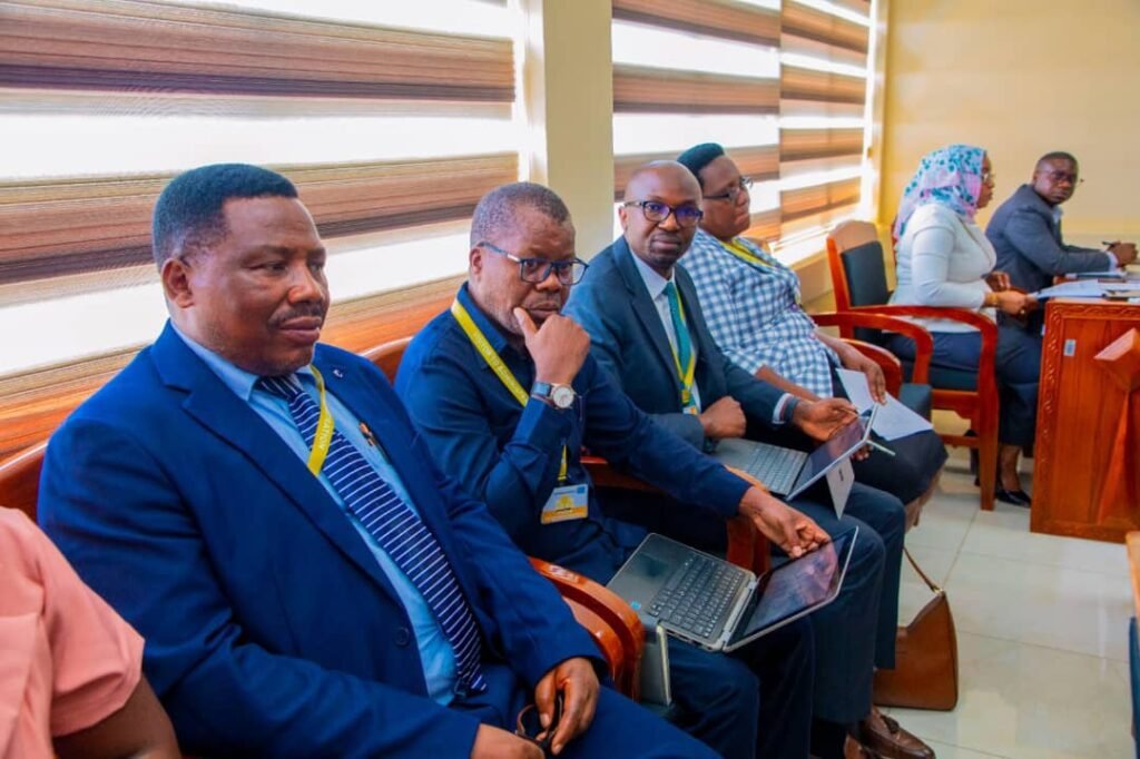 SERIKALI YAPONGEZWA JUU YA KIMA CHINI CHA MSHAHARA 3 SERIKALI YAPONGEZWA JUU YA KIMA CHA CHINI CHA MSHAHARA-pesatu.co.tz