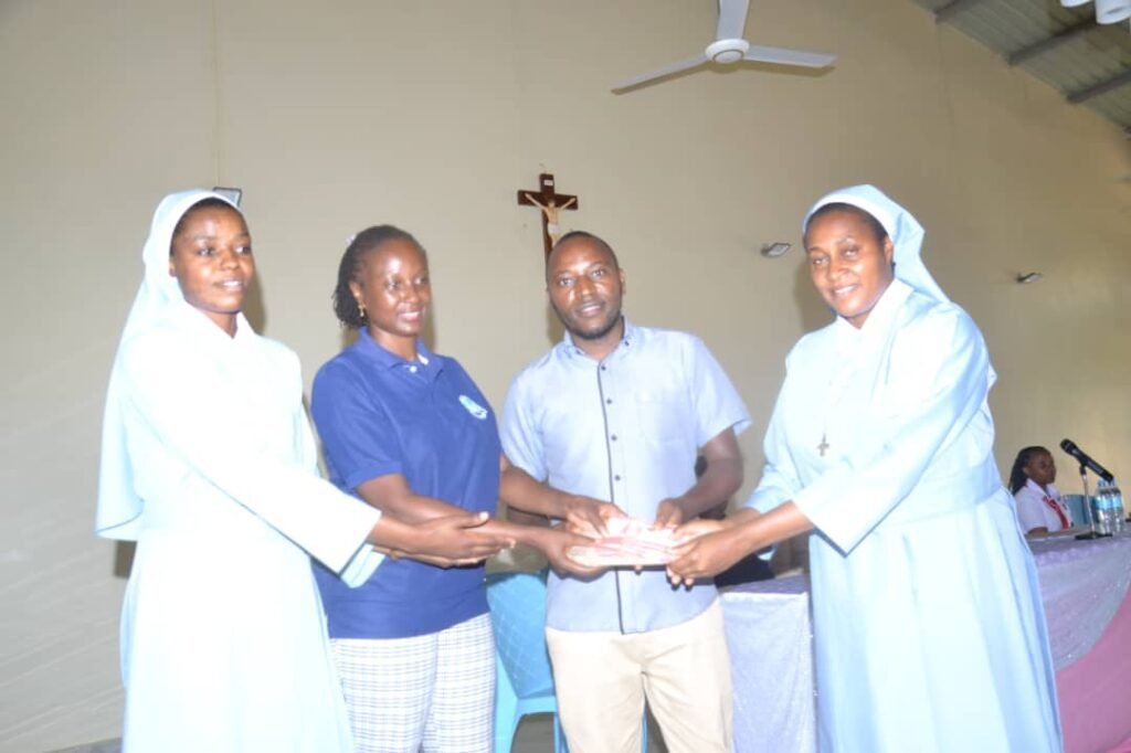 AQRB YAKABIDHI ZAWADI KWA WASHINDI 2024/25 -pesatu.co.tz